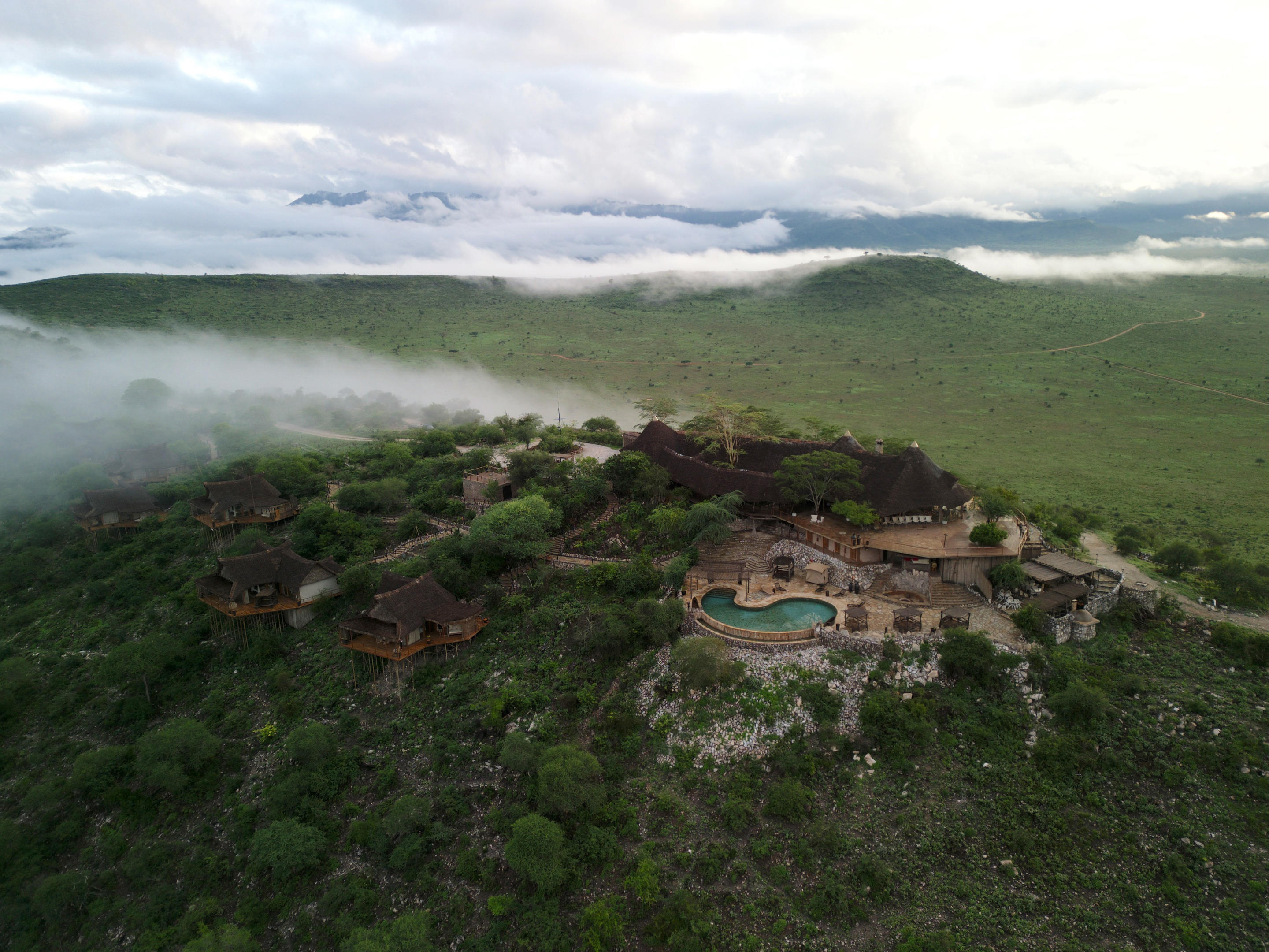 Soroi Lions Bluff Lodge - Luksusowy resort safari w Tsavo